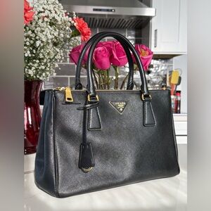 Prada Galleria Saffiano Large Black Leather Women's Bag